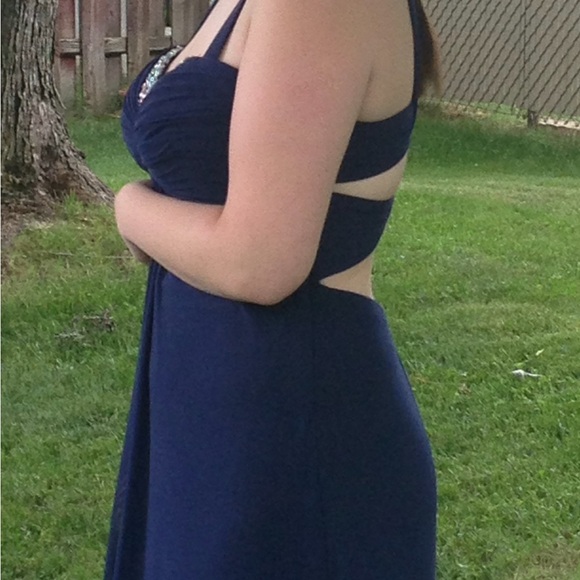 Prom dress - Picture 2 of 3